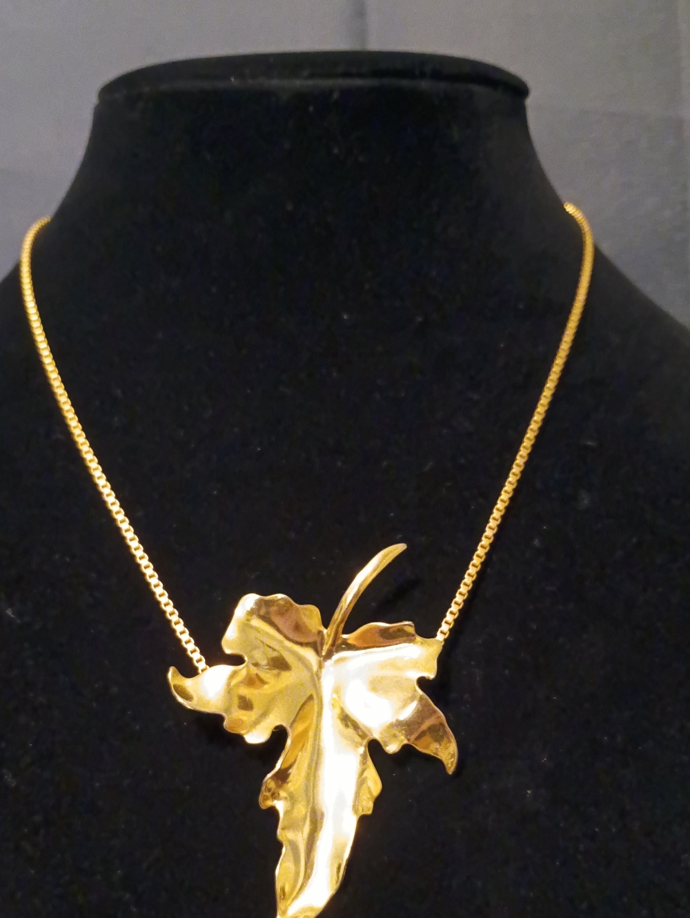 Gold Leaf Pendant Necklace - Women's Fashion Jewelry